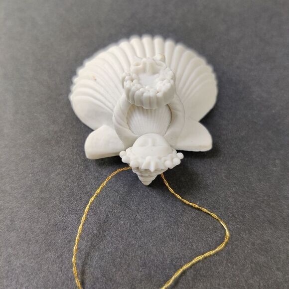 🎅 Margaret Furlong Ornament Vintage 1995 Shell Angel Wreath Porcelain Ceramic - Picture 4 of 7